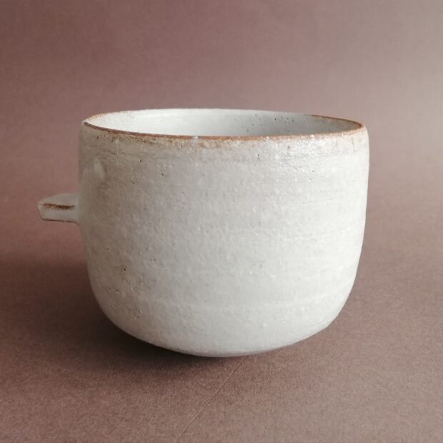 bols t ocre | Sylvie Delphaut | Gobelet et Pot | bol e grès roux, émail blanc satiné. | Gobelet et Pot | Produit | Terre et Terres | 10 décembre 2020