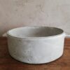 plat moyen t noire Copie | Alain et Nicole Morellini | plat en grès noir MM, émail blanc satiné | Produit | Terre et Terres | 9 février 2025