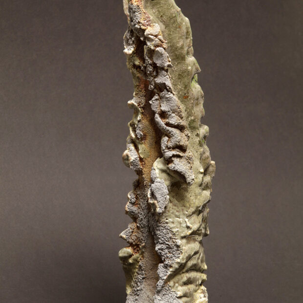2015 06 9607 | Alain et Nicole Morellini | Walking stone. II | Produit | 20,00 € | 6222 | Le décor et le façonnage des modèles sont uniques à chaque pièce. La photographie est donnée à titre indicatif . Contactez nous pour plus de choix. | Morellini Alain et Nicole des Méloizes ATELIER de la SABATERRE | Terre et Terres | 10 décembre 2020