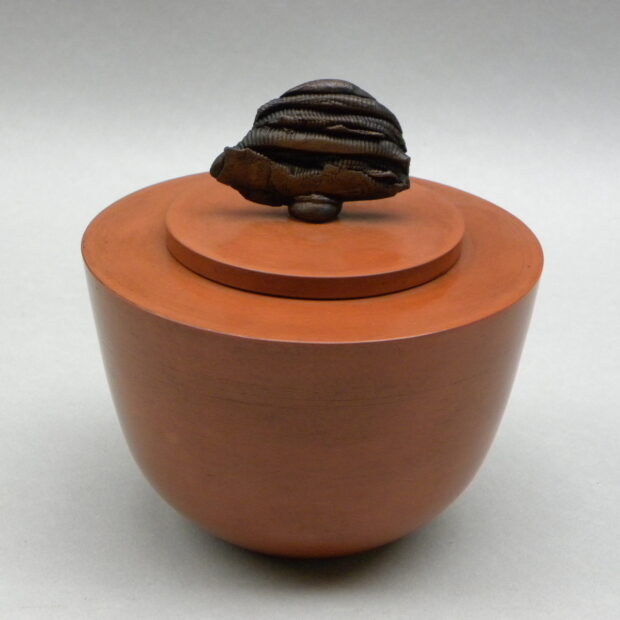 Chris GULLON shapî 9596 | Chris Gullon | Shapî I | Produit | 250,00 € | Chawan (bol pour le matcha). Grès modelé à la main et taillé "kurinuki", émail Shino, cuisson au four à bois à 1280°. | Pascal Geoffroy | Terre et Terres | 10 décembre 2020