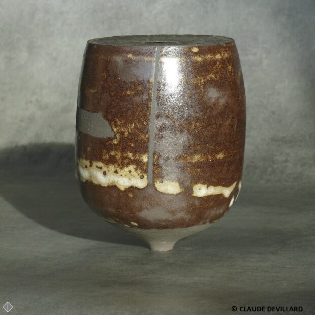 DEVILLARD pot toupie 6 a | Claude Devillard | Toupie 5 | Produit | 210,00 € | Création unique modelée en grès blanc, mono cuisson basse température, engobe | barbotine ciselet sculptures | Terre et Terres | 20 décembre 2020