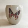 Tasse papillon aubergine 1 | Perrine Pottiez | 'Le monde des insectes' - Tasse papillon aubergine | Produit | Terre et Terres | 10 décembre 2020