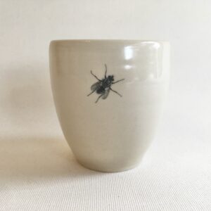 tasse mouche 1 | Terre et Terres | Exposition | 'Le monde des insectes' - Tasse mouche | Article | Terre et Terres | 10 décembre 2020