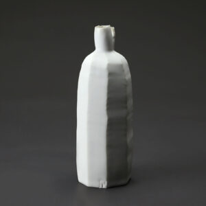 Bouteille céramique en porcelaine émaillée blanc satiné