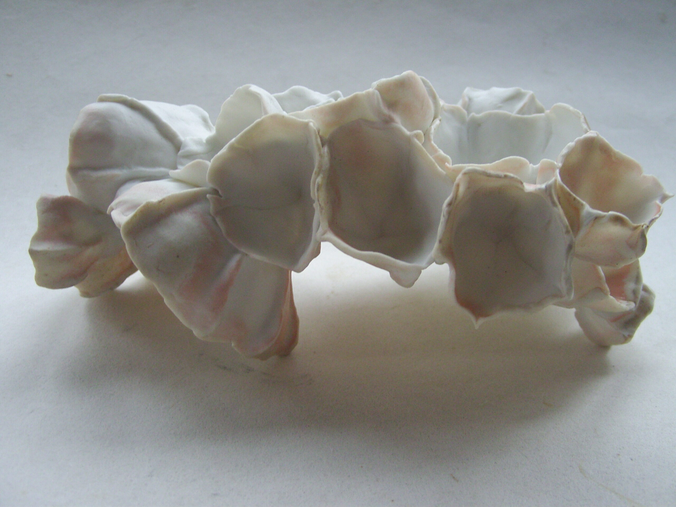 SNB11648 scaled | Manon Berthellot | Papillon de mer | Produit | 100,00 € | concrétion céramique en porcelaine modelée, cuisson au bois, 1300° en 50h en Four Anagama | Manon Berthellot | Terre et Terres | 11 janvier 2023