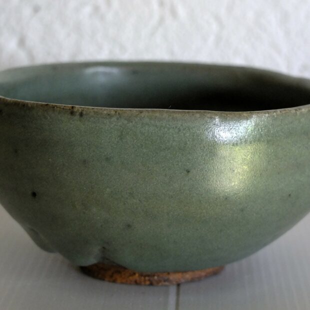 celadon face | Sylviane Perret | Utilitaire | Céladon-basalte | Utilitaire | Produit | Terre et Terres | 26 mai 2023