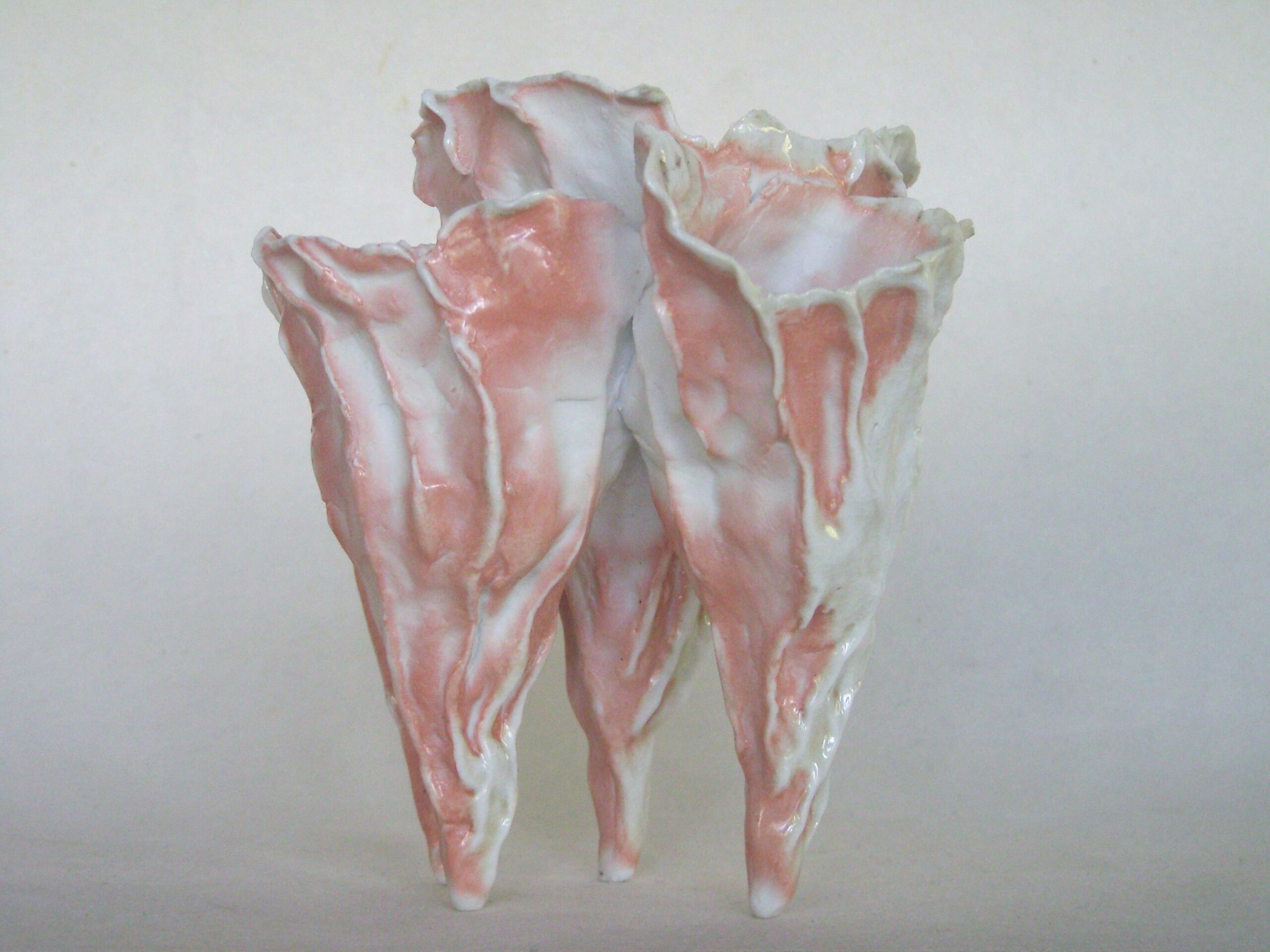 chanterelles striees7 scaled | Manon Berthellot | "Chanterelles striées" | Produit | 180,00 € | "Chanterelles striées" Pièce unique modelée en porcelaine, cuisson bois en Four Anagama à 1300° | Manon Berthellot | Terre et Terres | 13 mars 2025