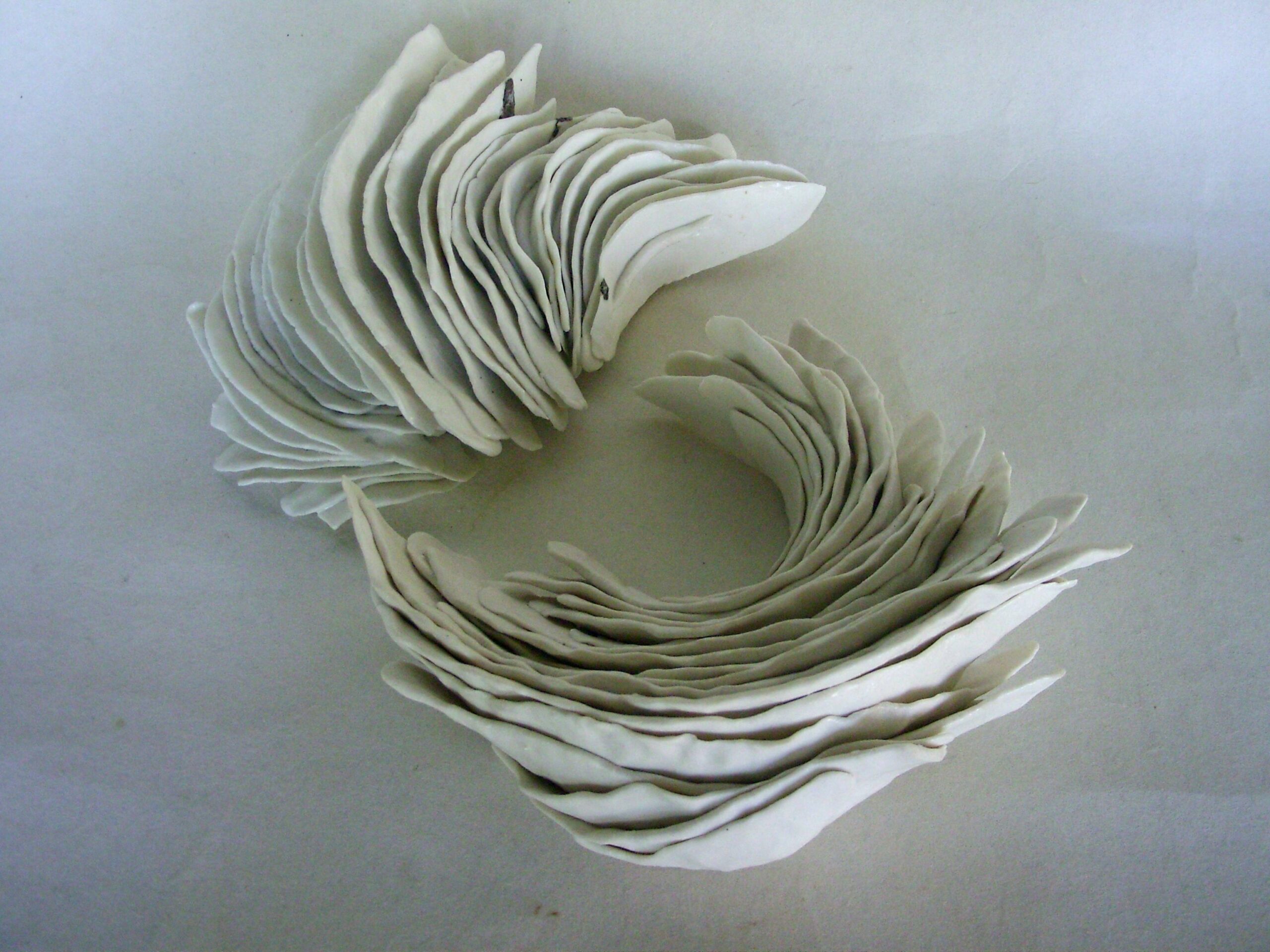 les ailes3 scaled | Manon Berthellot | Les ailes | Produit | 230,00 € | Pièce unique en porcelaine modelée, 1250° | Manon Berthellot | Terre et Terres | 13 mars 2025