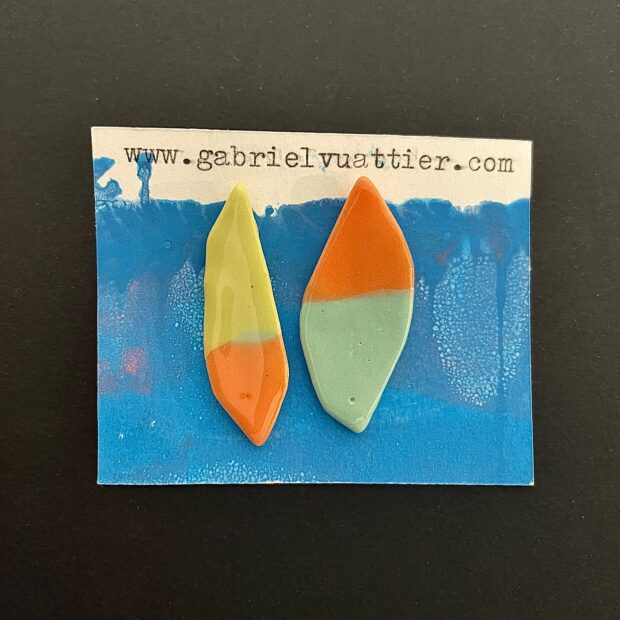 N°31 1833 | Gabriel Vuattier | Paire n°31 | Produit | 180,00 € | 7039 | Boite en terre polie et patinée, avec couvercle surmonté d’un cabochon sculpté. | Chris GULLON | Terre et Terres | 16 octobre 2025