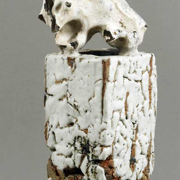 6 6775 | Sylviane Perret | "Pieds nus sur la terre sacrée" | Produit | 155,00 € | Sylviane Perret - Atelier Céramique de Saint-Amans | Terre et Terres | 28 novembre 2025