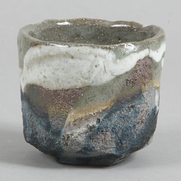 8a 6569 | Sylviane Perret | Minéral 25/5 | Produit | 210,00 € | Création unique modelée en grès blanc, mono cuisson basse température, engobe | barbotine ciselet sculptures | Terre et Terres | 26 novembre 2025