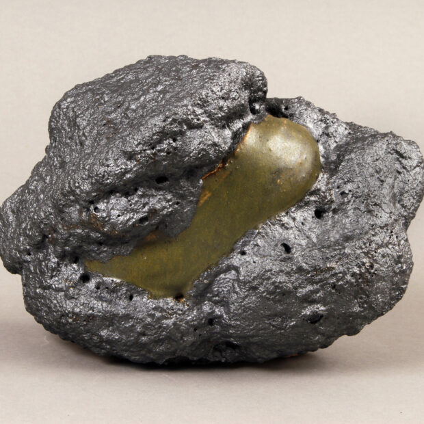 8 6784 | Sylviane Perret | Murmure de lave | Produit | 110,00 € | Sylviane Perret - Atelier Céramique de Saint-Amans | Terre et Terres | 10 décembre 2025