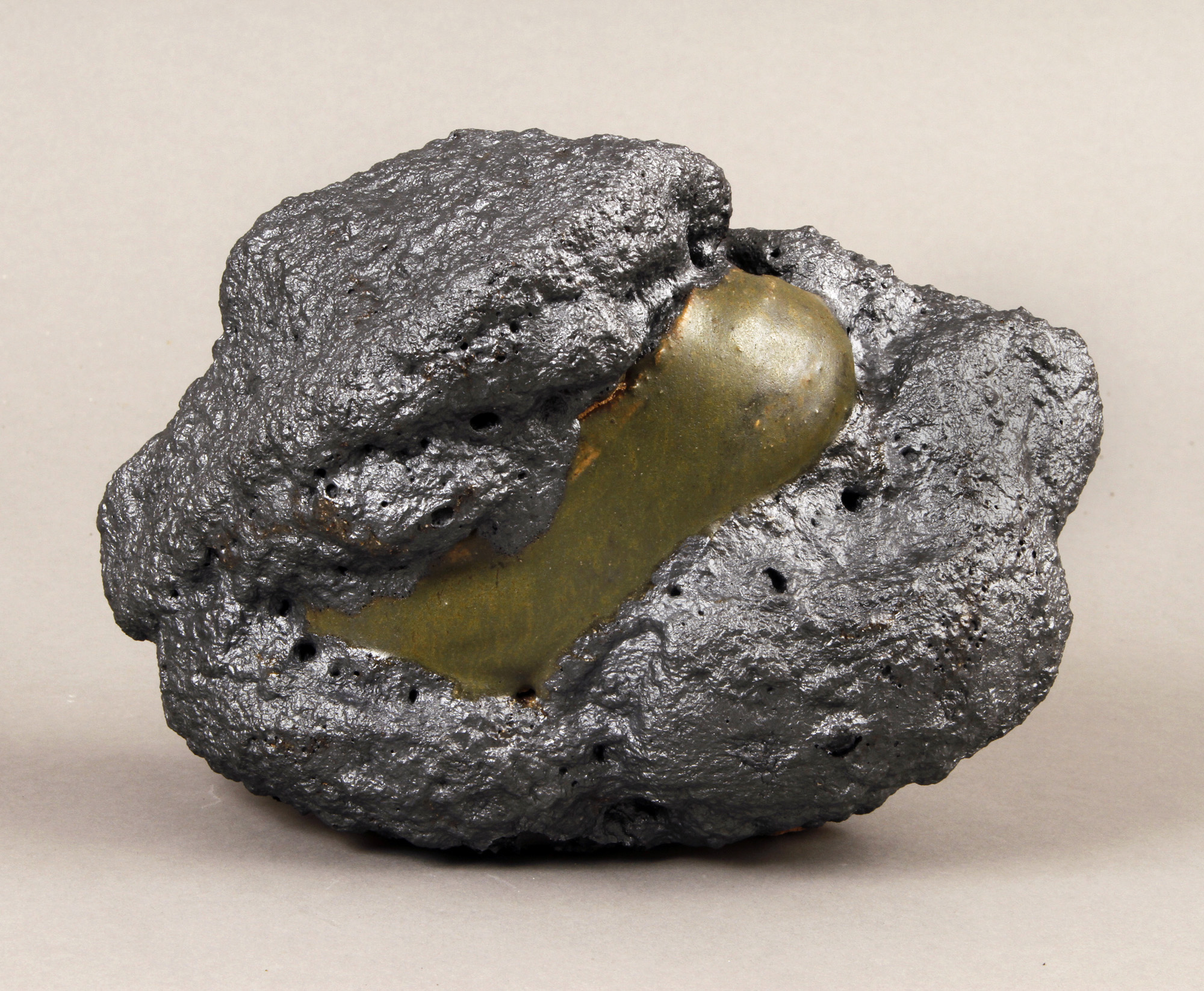 Murmure de lave | Sylviane Perret 8 6784 | Sylviane Perret | Murmure de lave | Produit | Terre et Terres | 10 décembre 2025